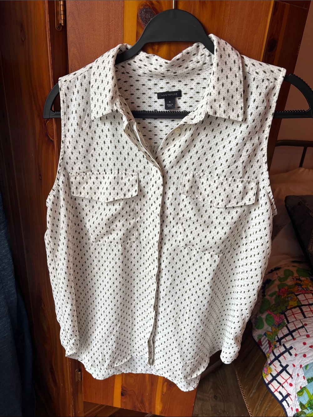 Ann Taylor White Sleeveless Eyelet Button-Front Blouse